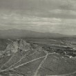 ΑΘΗΝΑ, 1908. άποψη από τον Λυκαβηττό προς τα βοειοανατολικά. Διακρίνονται οι λεωφόροι Κηφισίας και Μεσογείων, στο βάθος η Πεντέλη.